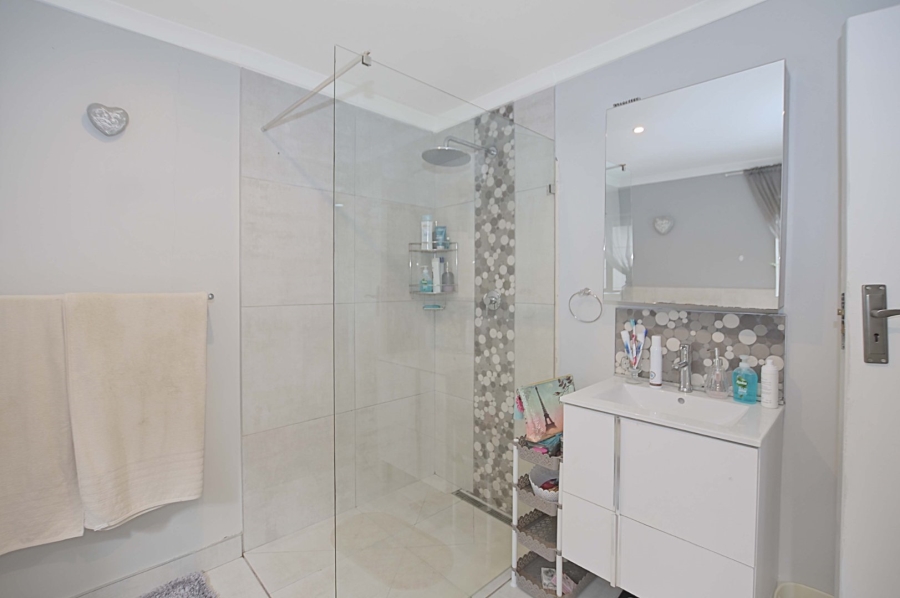  Bedroom Property for Sale in West Beach Western Cape